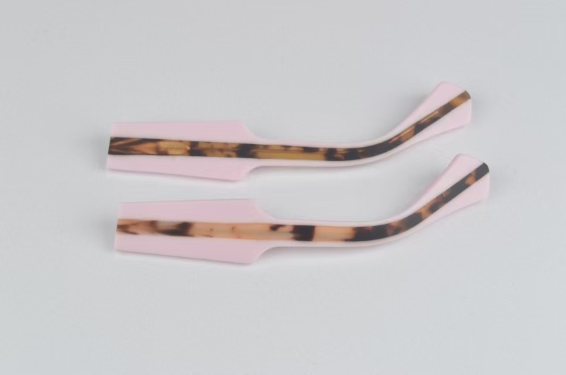 Confronto di laminazione acetato a spessore pieno su un campione di asta